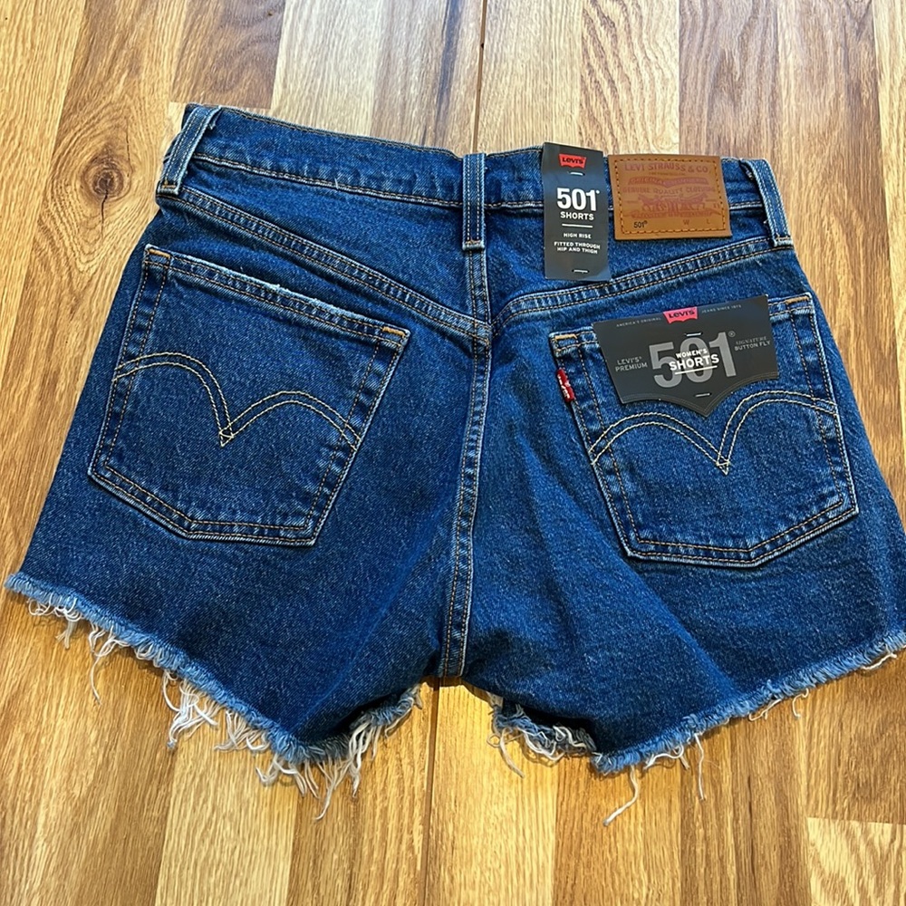 NWT Womens Levi’s 501 Jean shorts. Size 26. - Picture 3 of 4